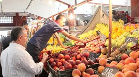تجار يتحايلون على المواطنين بلافتات “خبر عاجل” و”إشهار”