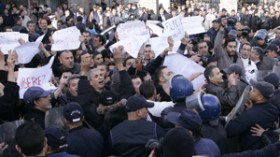 ‭  ‬إقبال‭ ‬محتشم‭ ‬على‭ ‬مسيرة‭ ‬السبت والمئات يهتفون ضد سعدي والحكومة‬‮‬‭ ‬