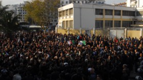 مشاكل‭ ‬الجزائريين‭ ‬تحل‭ ‬بين‭ ‬الجزائريين‭  ‬