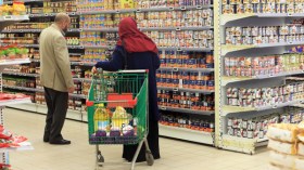 مصانع مهددة بالإفلاس.. وتحذيرات من ندرة في المواد الغذائية