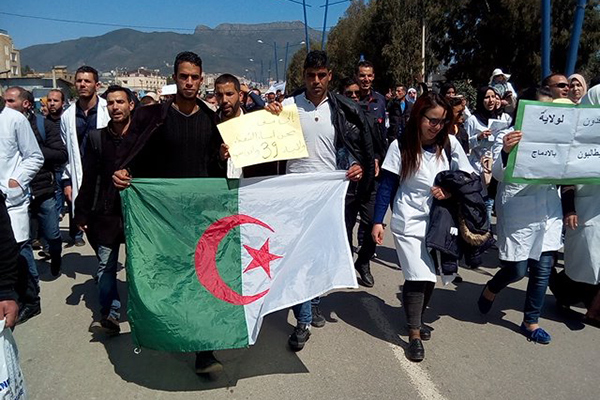 Les contractuels ne croient pas aux promesses de Benghebrit