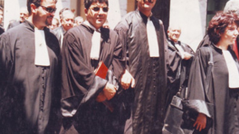 المحامون يهددون باحتجاج آخر في حال غلق باب الحوار