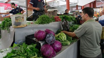 يشتكون.. ويسرقون!