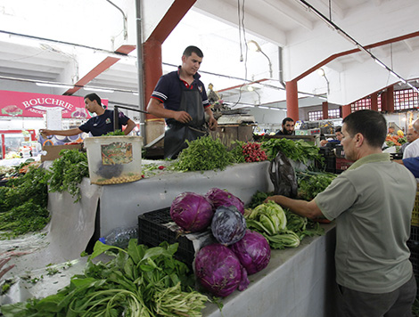 Flambée des prix des produits alimentaires: les maigres salaires privés à la veille de l’Aïd