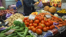 الثلوج تلهب أسعار الخضر والفواكه