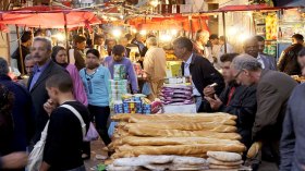 التجار يرفعون أسعار الحليب والخبز والخضر