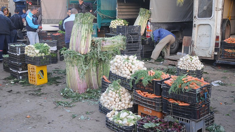 تجار الأسواق الجوارية بالعاصمة يمتثلون للإجراءات الوقائية من الفيروس