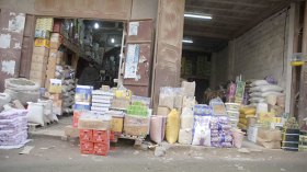 تجار الجملة بسوق السمار يهددون بالإضراب