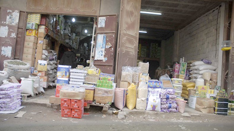 تجار الجملة بسوق السمار يهددون بالإضراب