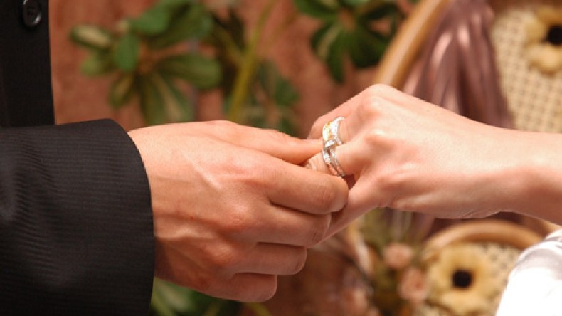 من استعارة الرموش إلى استعارة العروس!