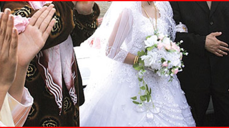 قضاة يحذرون من الظاهرة: عرسان وهميون يخدعون العوانس بالزواج لسلب أموالهن ومجوهراتهن