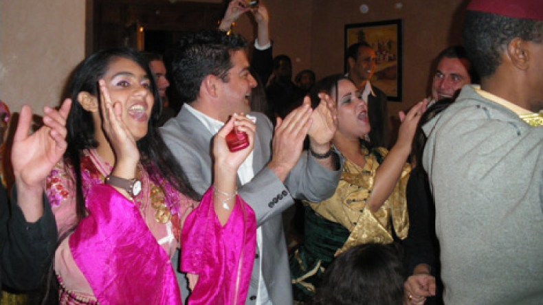 عائلات جزائرية تنشر صور أعراسها على الأنترنت