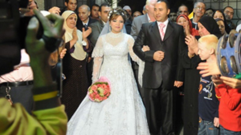 عرائس الساعات الأخيرة.. أو “مصائب قوم عند قوم فوائد”