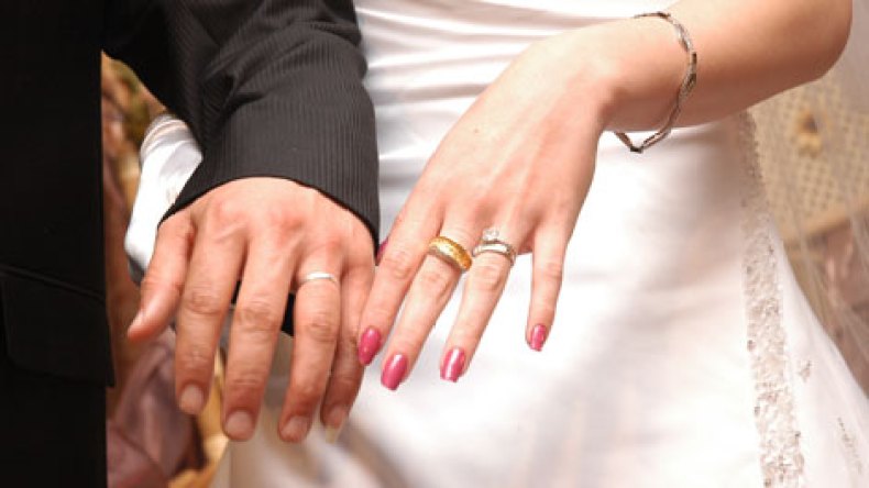 جزائريات يكتشفن الحقيقة المرة بعد زواجهن من مغتربين