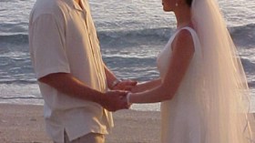 عرائس آخر زمن: يزفونهن لأزواجهن وهنّ حوامل ويقضين شهر العسل في عيادات التوليد !