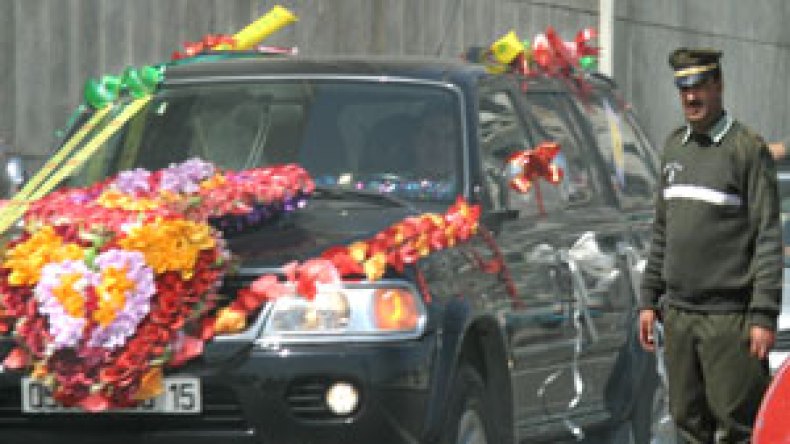 مواكب‮ ‬الأعراس‮ ‬والنعوش‮ ‬تحت‮ ‬الرقابة‮ ‬الأمنية‮ ‬