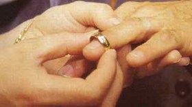 ناب “الحلوف” وجلود الأفاعي والأرانب للظفر بزوج