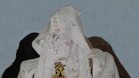 مهووسات بالعين والسحر يخفين مواعيد زفافهن عن صديقاتهن وأقاربهن