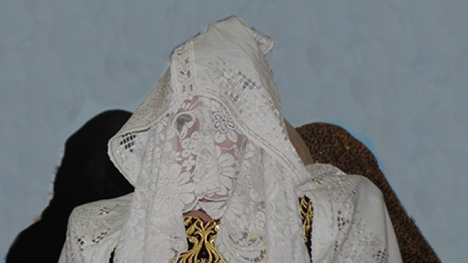 مهووسات بالعين والسحر يخفين مواعيد زفافهن عن صديقاتهن وأقاربهن