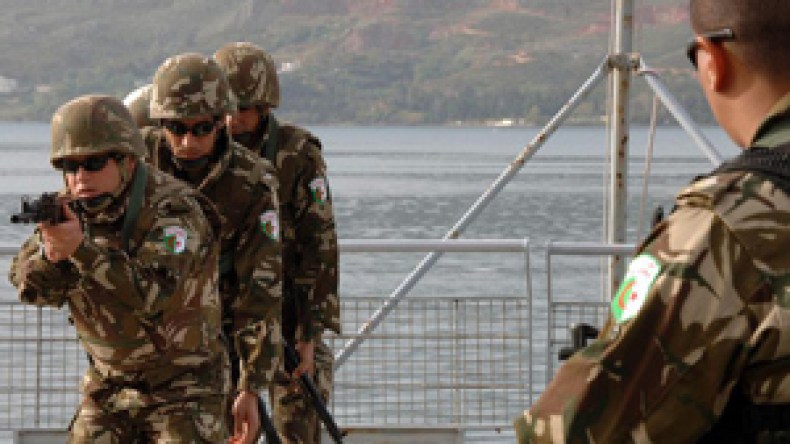 الجزائر ضمن 12 دولة في مناورات بحرية للتصدي “للحراڤة” والقراصنة