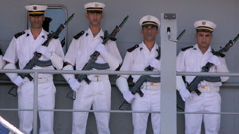 السفينة  المدرسة  ” الصومام ” ترسوا  بميناء  أبو  ظبي