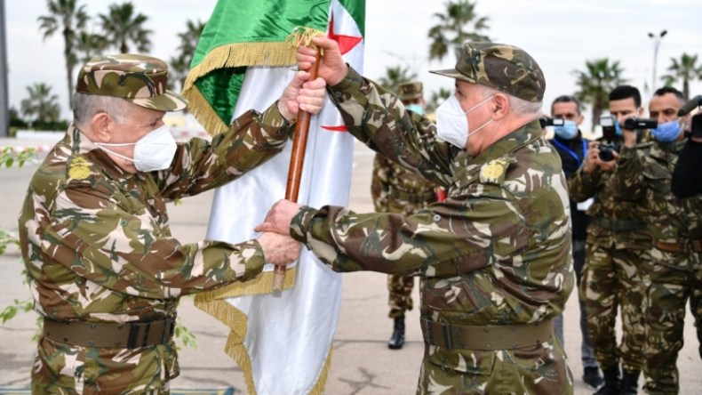 تنصيب اللواء محفوظ بن مداح قائدا جديدا للقوات البحرية بالنيابة