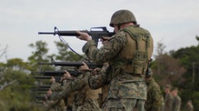 جنود‮ ‬يطلقون‮ ‬الرصاص‮ ‬على‮ ‬القرآن‮ ‬الكريم