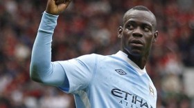 “مناجير” بالوتيلي: الصحف البريطانية أمسح بها زجاج سيارتي!