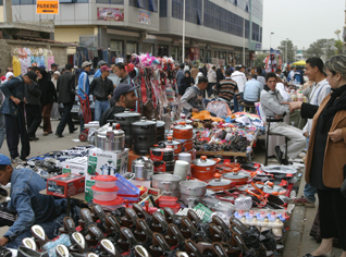 100,000 illegal traders in Algeria