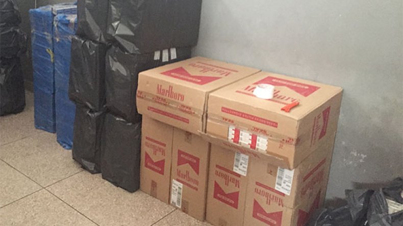 حجز 3000 علبة سجائر قادمة من الخارج داخل عجلات سيارة