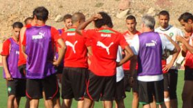 مصالح  الأمن  ترفض  زيارة  اللاعبين  المغاربة  إلى  مقهى  ” أركانة “