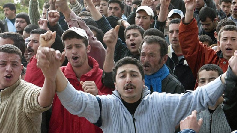 الضرب على “الأواني” أسلوب جديد للتظاهر في المغرب