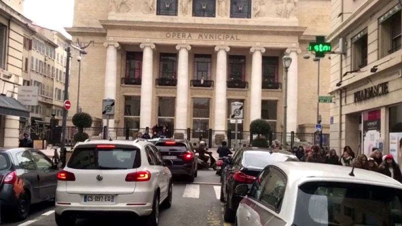 رعب.. صدمة وذهول وسط الجزائريين بفرنسا