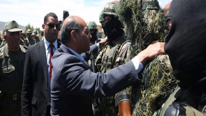 المرزوقي يلاحق مجموعة إرهابية قرب الحدود الجزائرية