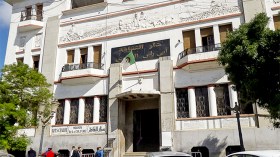 مواطنون يوقَفون حفلا غنائيا ويطردون الفرقة الموسيقية بمعسكر