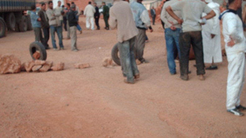 شغب وصدامات بين مواطنين وعمال صينيين بمعسكر