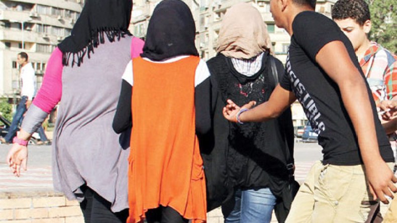 “هيومن رايتس”: مئة حالة اعتداء جنسي في ميدان التحرير خلال أيام