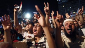 “مذبحة” أمام مقر الحرس الجمهوري وإخوان مصر يدعون الى انتفاضة