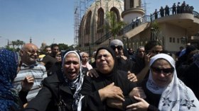 الأمن المصري يؤمن خروج أنصار الرئيس المعزول من مسجد الفتح