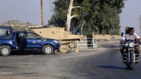 مصر: مقتل شرطيين وتفجير خط حديدي