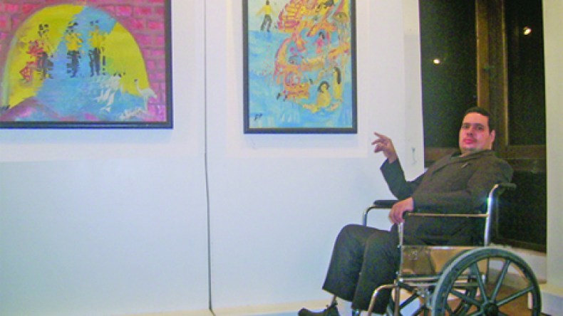 مصري معاق ينظم معرضا على الفايسبوك