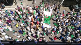الجزائريون يواصلون الحراك في جمعته الـ26