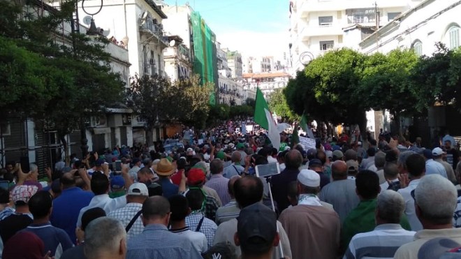الحراك في الجزائر يدرك جمعته الـ35