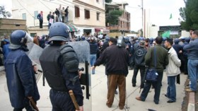 الطلبة‮ ‬يشلون‮ ‬الجامعات‮ ‬ويخرجون‮ ‬إلى‮ ‬الشارع‮ ‬