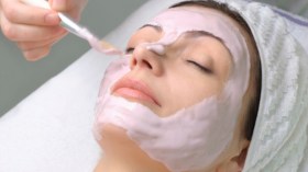 مرطبات البشرة.. مخاطر وأضرار يجب أن تحذريها