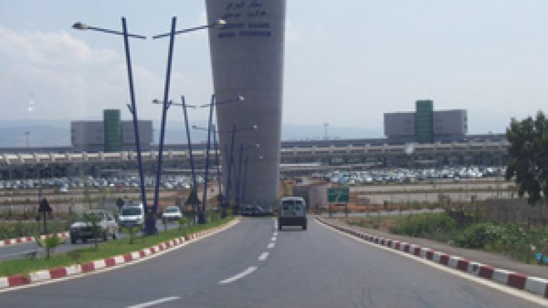 نائب برلماني يعتدي بالضرب المبرح على شرطي بمطار هواري بومدين