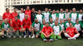 الحكم في قفص الاتهام: الوزراء يسحقون مديري الجرائد في اليوم العالمي لحرية التعبير