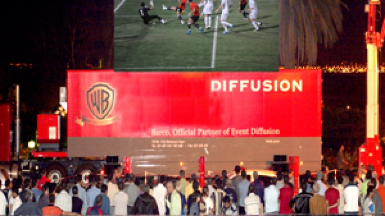 التلفزيون الجزائري يشتري 10 مقابلات بـ 10 ملايين دولار