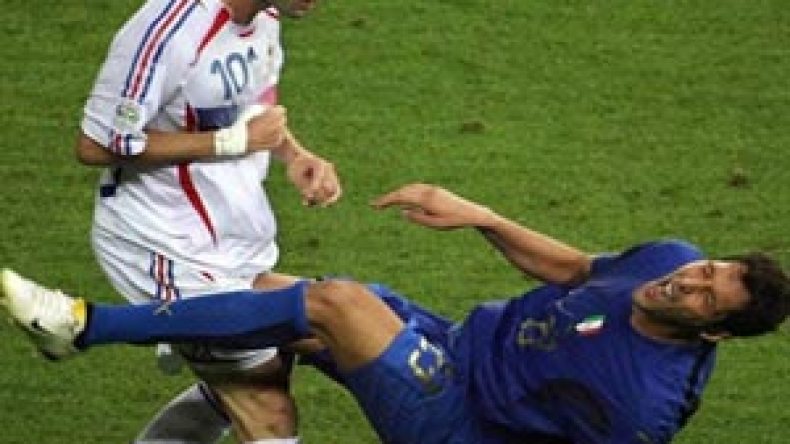 زيدان: أفضل الموت على الإعتذار لماتيرازي