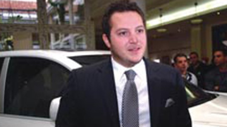 صخر الماطري يملك نمرا أحمرا يأكل قوت الفقراء المجوعين